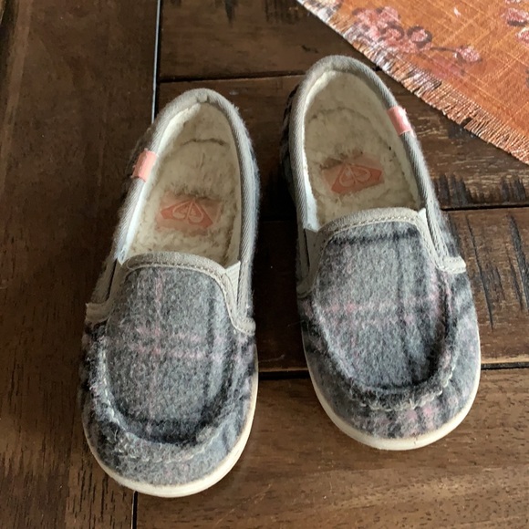 Toddler Roxy size 7 shoes fuzzy inside GUC - Picture 2 of 6